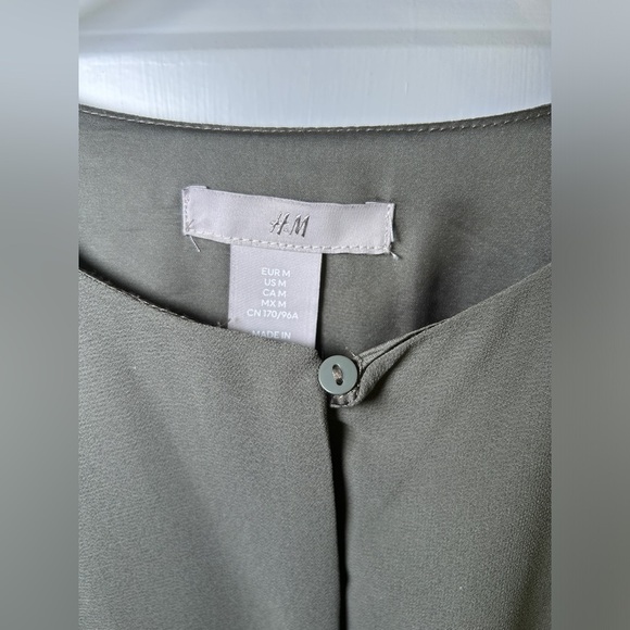 H&M lined dress with keyhole detail - Picture 2 of 3